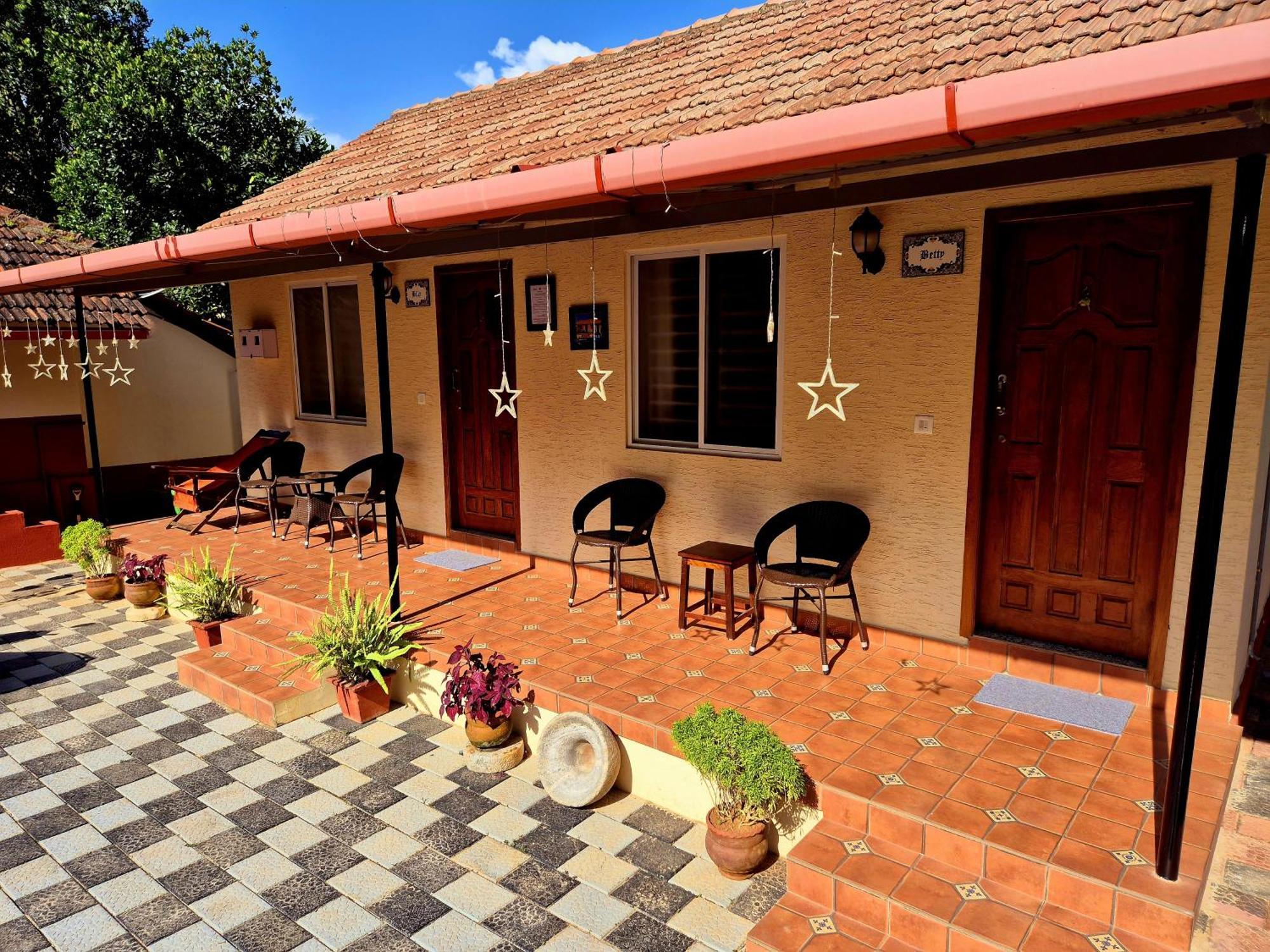 Sunny Smiles Homestay منغالور المظهر الخارجي الصورة